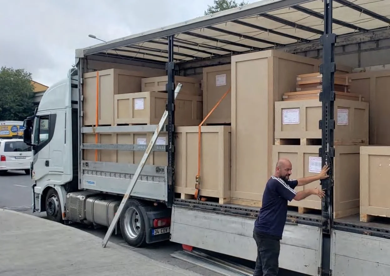 Protective packaging and loading for delivery