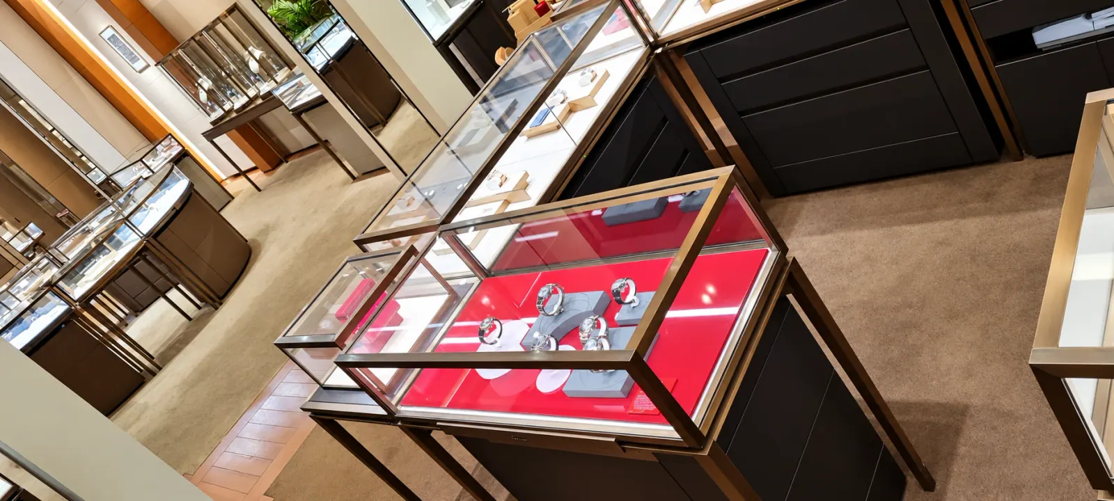 Cartier — İç mekân teşhir düzeni