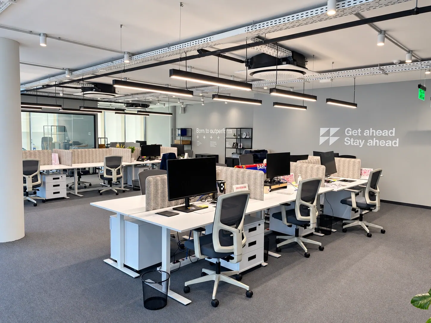 Cheil office workstations and shared workspace