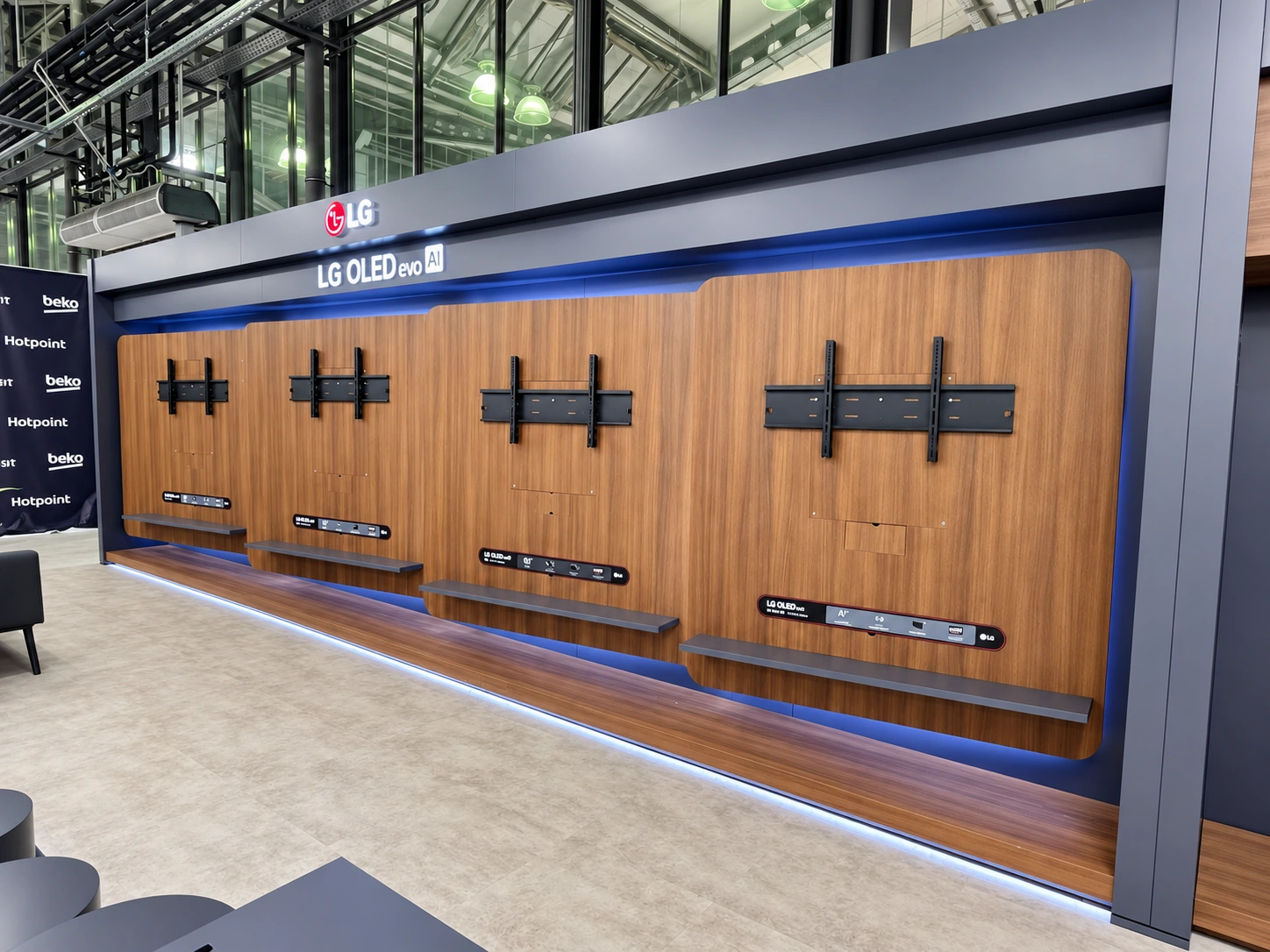 LG Retail Displays — Wall display fixtures
