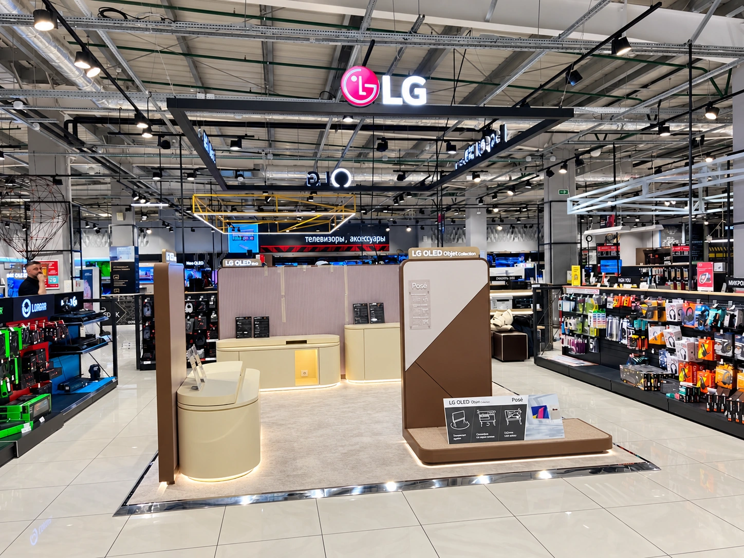 LG Retail Displays — view 06