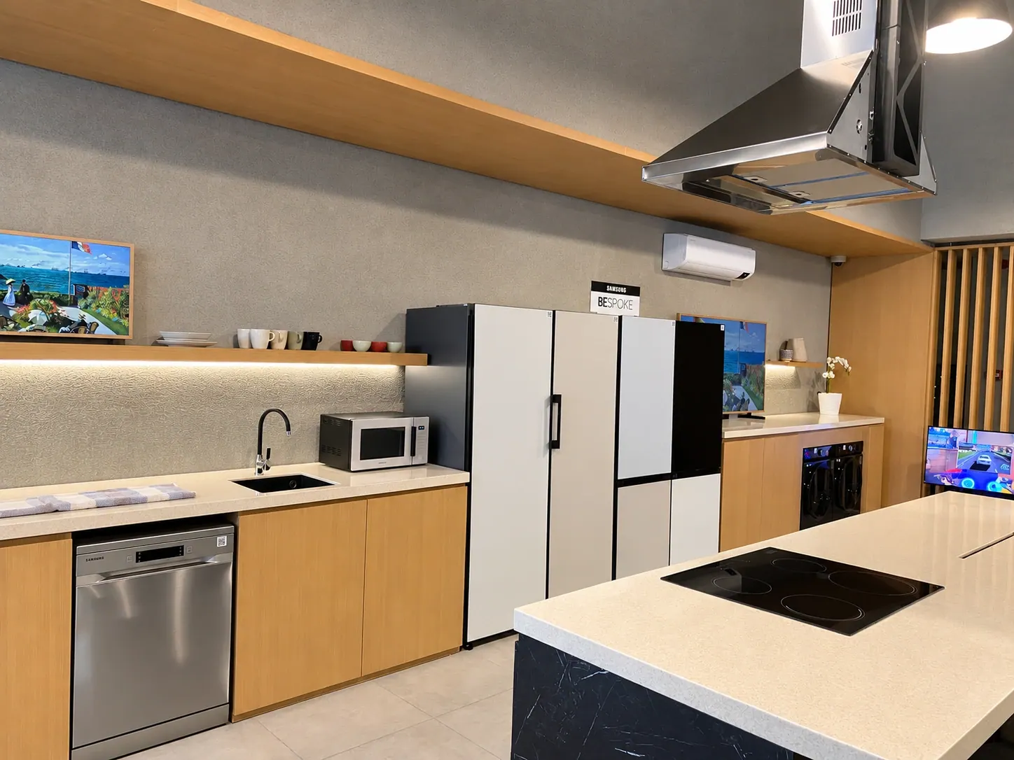 Samsung Cx Premium Lounge — Зона демонстрации бытовой техники