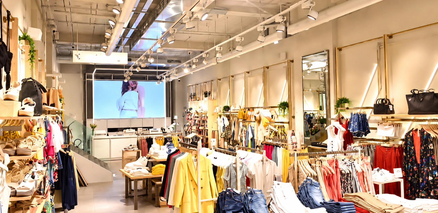 Stradivarius — completed space