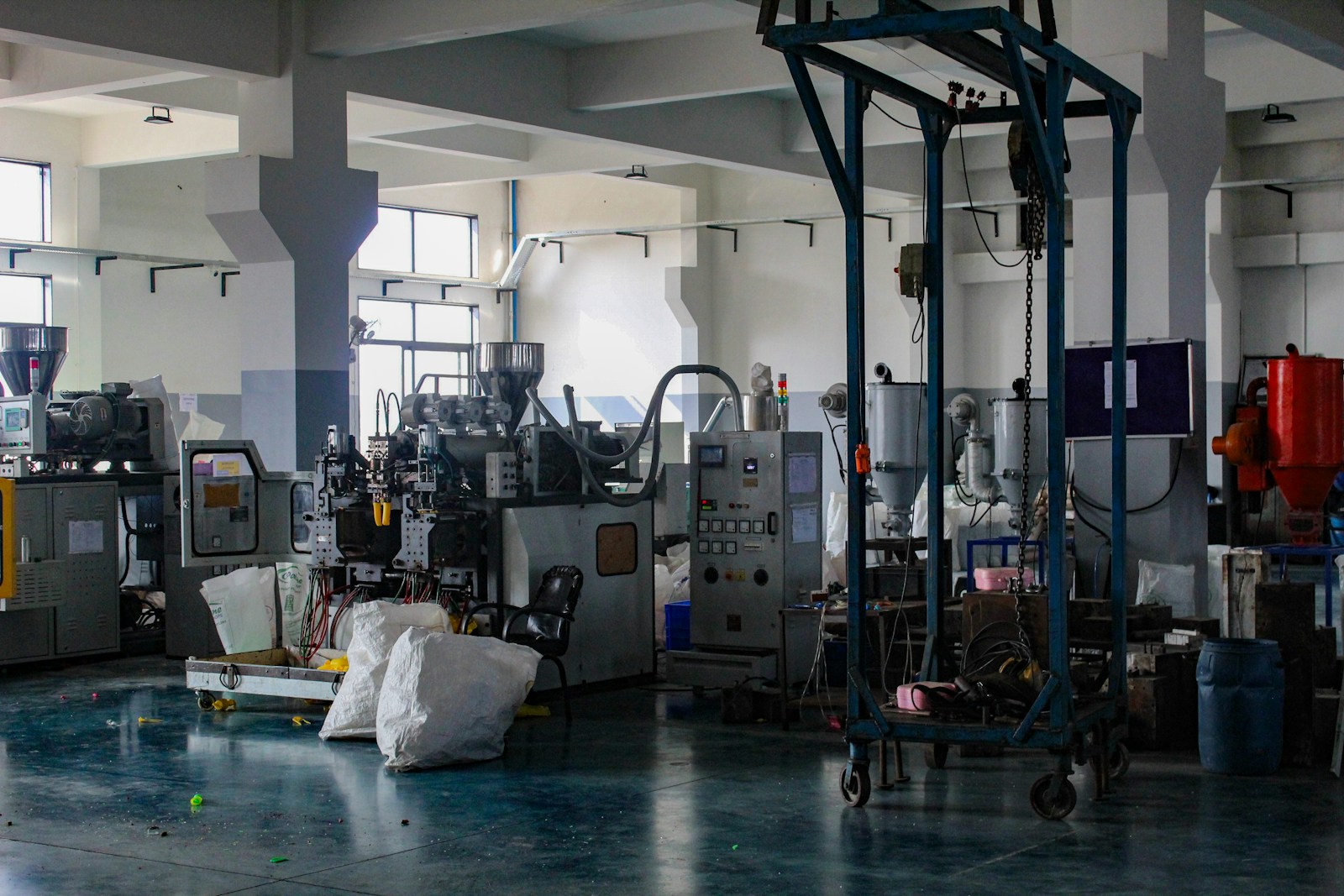 Industrial production floor with manufacturing equipment